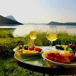 אתר קמפינג Fugelvagen, And Glamping Alvund